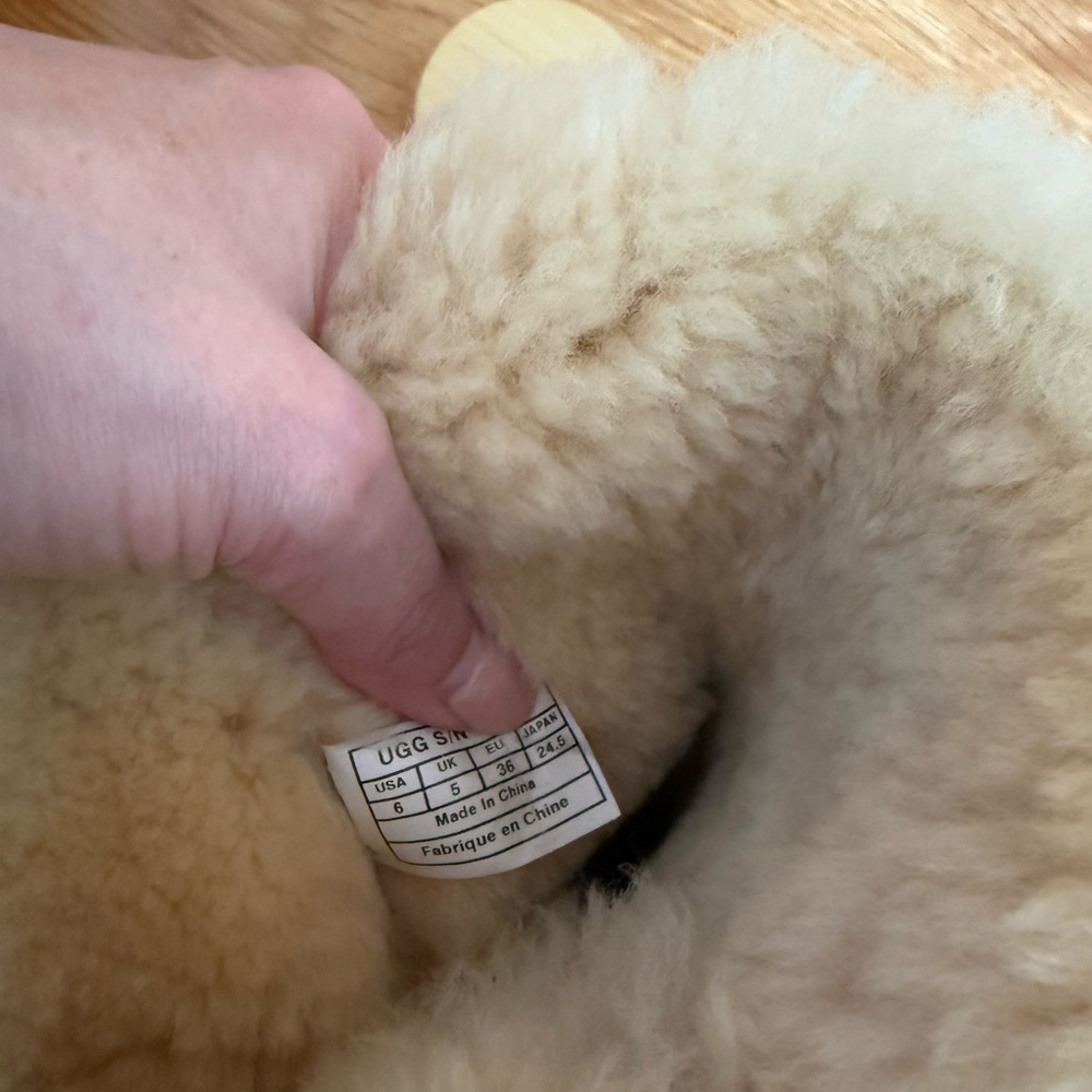 Bailey button UGGS - image 7